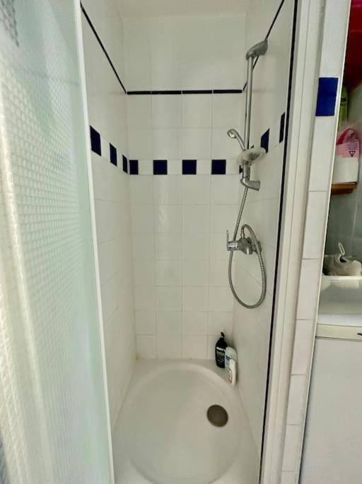 Appartement 10 Canal, Studio Au Calme, Piscine Solarium Paris